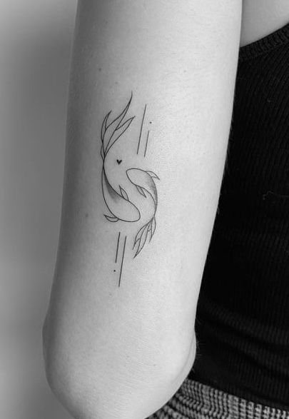 Tatouage Poissons Avec Coeur Discret Sur Le Bras