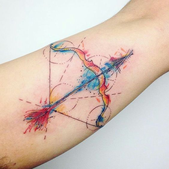 Tatouage Arc Et Flèche En Aquarelle Avec Cercles Sur Le Bras