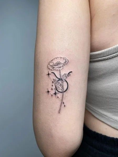 Tatouage Signe Taureau Avec Fleur Et Constellation Sur Le Bras