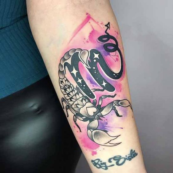 Tatouage Scorpion Avec étoiles Et Aquarelle Sur L'avant Bras