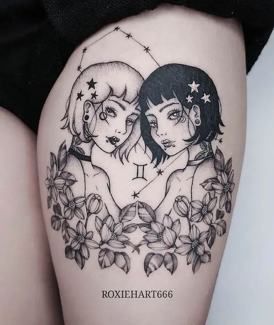 Tatouage Signe Gémeaux Avec Femmes Et étoiles Sur La Cuisse