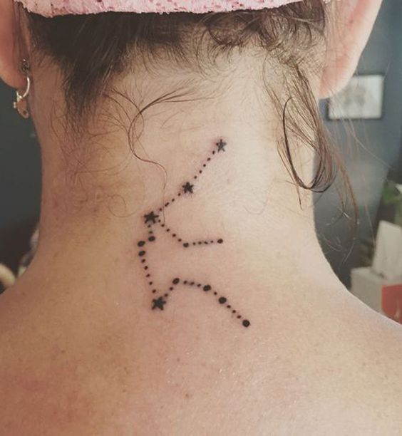 Tatouage Constellation Du Verseau Sur La Nuque