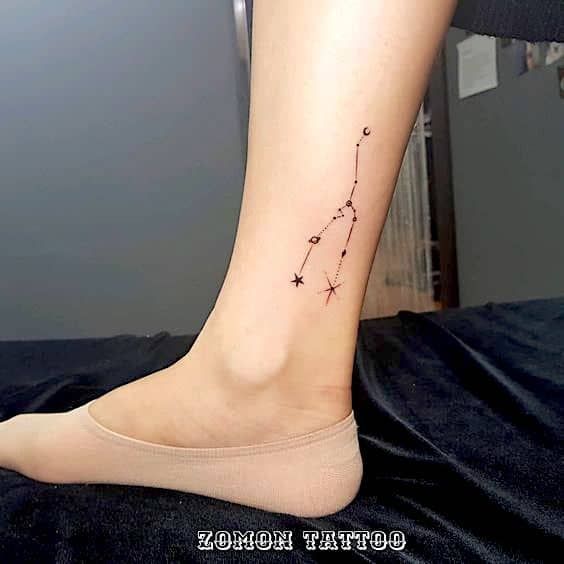 Tatouage Constellation Du Taureau Sur La Jambe
