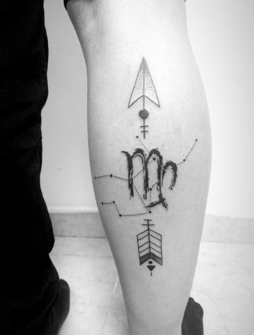 Tatouage Signe Vierge Avec Constellation Et Flèche Sur La Jambe