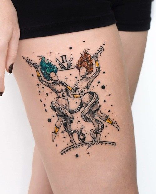 Tatouage Signe Gémeaux Avec Femmes Et Astres Sur La Cuisse