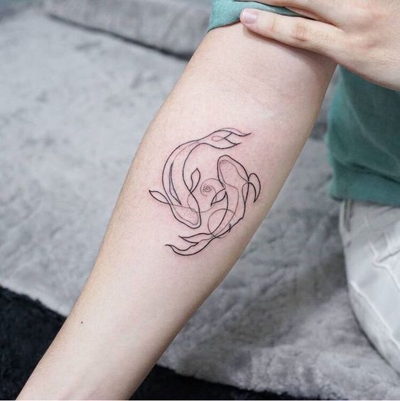 Tatouage Poissons En Lignes Fines Sur L'avant Bras
