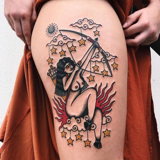 Tatouage Femme Archer, Nuages Et étoiles Sur La Cuisse