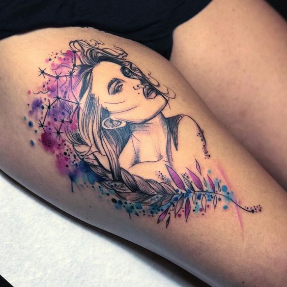 Tatouage Constellation Avec Femme Et Aquarelle Sur La Cuisse