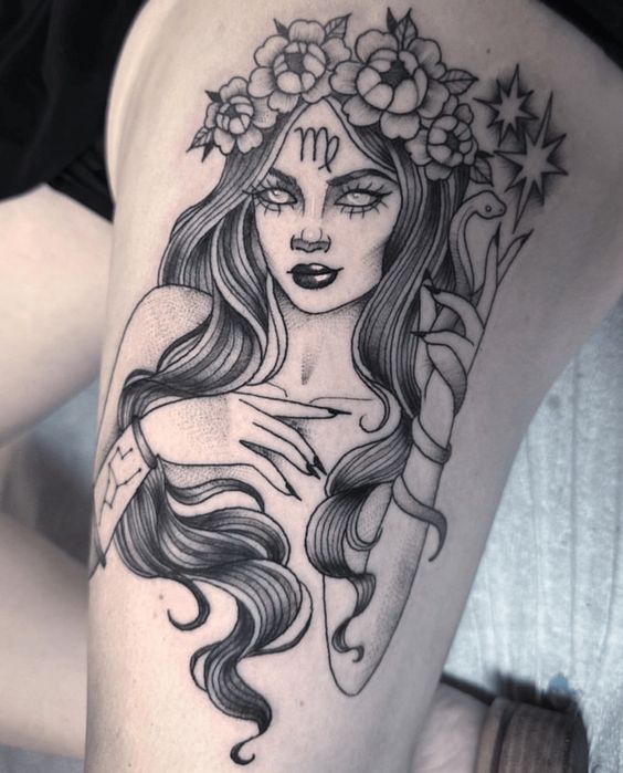 Tatouage Femme Avec Serpent Et Fleurs Sur La Cuisse