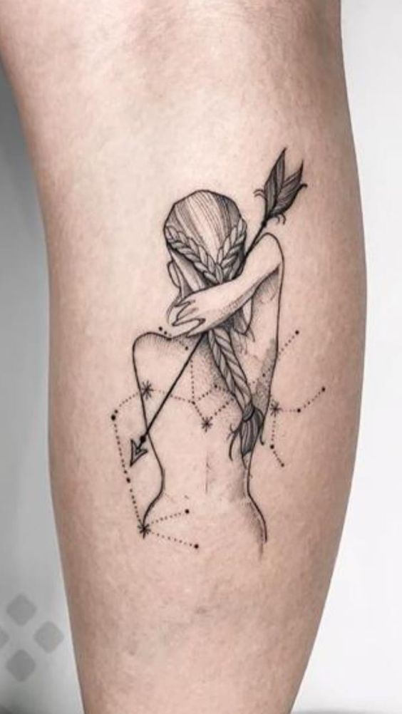 Tatouage Femme, Flèche Et Constellation Sur Le Mollet
