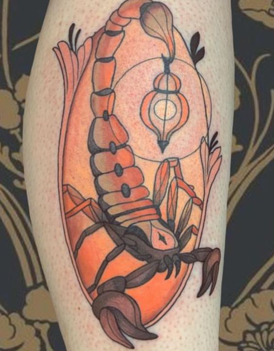 Tatouage Scorpion Avec Lanterne Sur La Jambe
