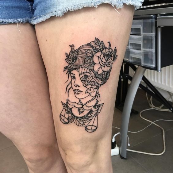 Tatouage Femme Avec Rose, Colombe Et Balance Sur La Cuisse