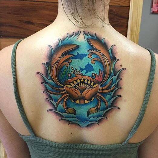 Tatouage Signe Cancer Old School Sur Le Dos