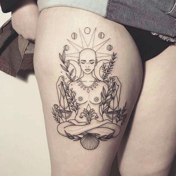Tatouage Femme Balance Avec Phases De La Lune Sur La Cuisse