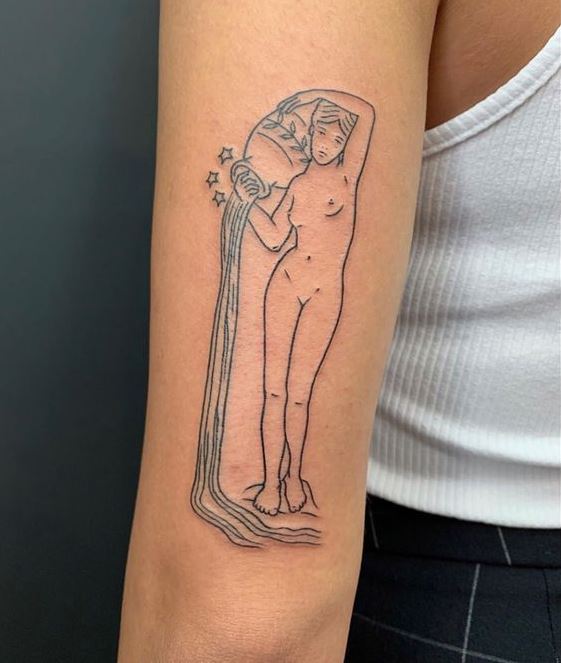 Tatouage Femme Nue Et Vase Sur Le Bras