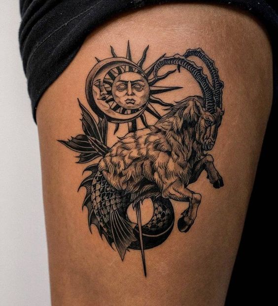 Tatouage Poisson Chèvre Avec Lune Et Soleil Sur La Cuisse