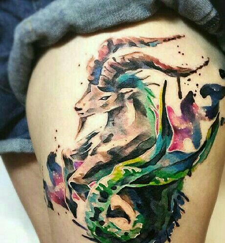 Tatouage Poisson Chèvre En Aquarelle Sur La Cuisse