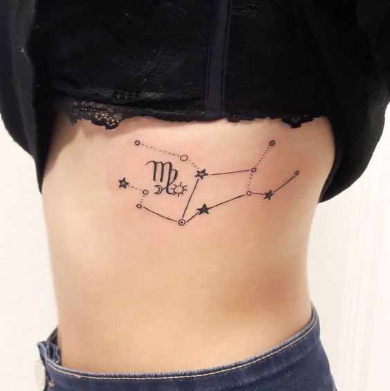 Tatouage Signe Vierge Avec Soleil, Lune Et Constellation Sur Les Côtes