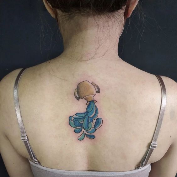 Tatouage Vase Marron Renversé Sur Le Dos