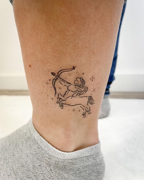 Tatouage Centaure Archer Et étoiles Sur La Cheville