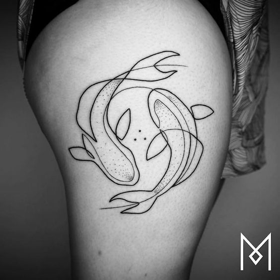Tatouage Poissons En Trait Unique Sur La Cuisse