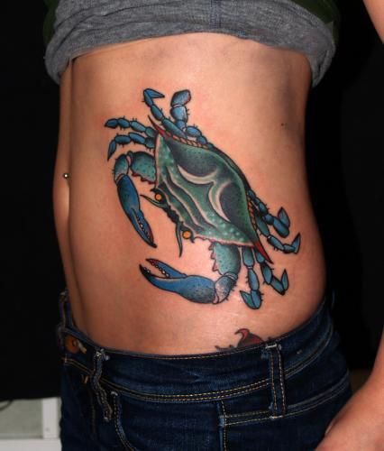 Tatouage Crabe Bleu Sur Les Côtes