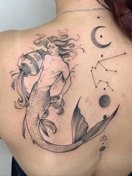 Tatouage Sirène, Vase Et Constellation Sur Le Dos