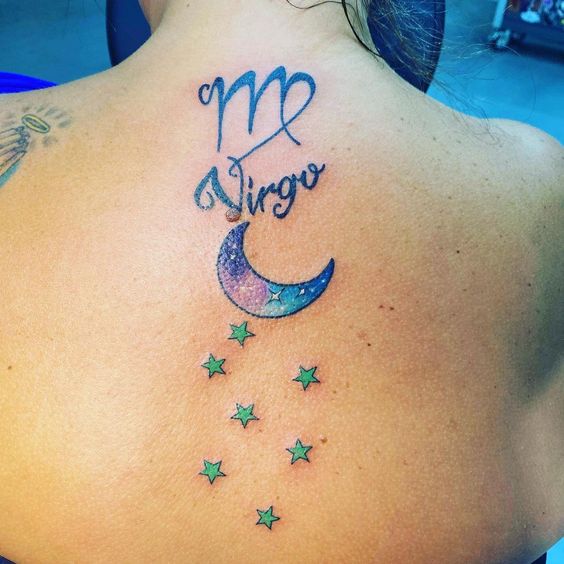 Tatouage Signe Vierge Avec Lune Et étoiles Colorés Sur Le Dos