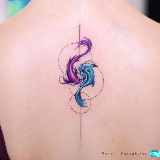 Tatouage Poissons En Aquarelle Avec Cercles Sur Le Dos