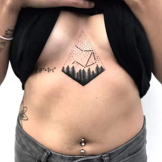 Tatouage Constellation De La Balance Sur Le Sternum