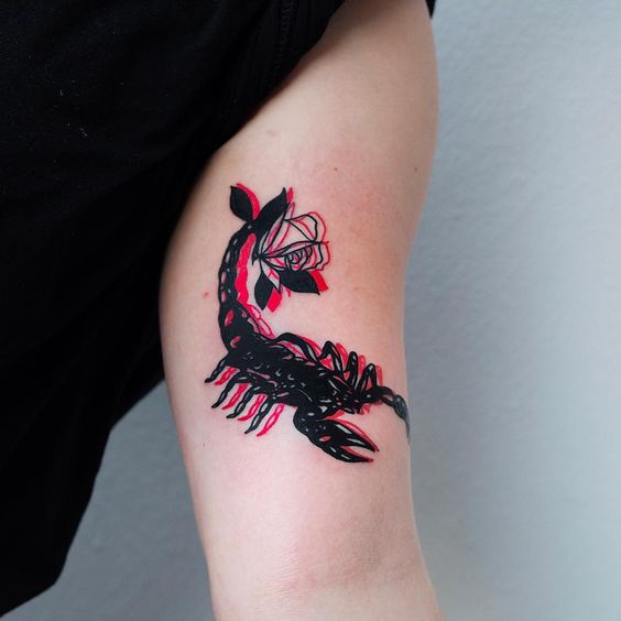Tatouage Signe Scorpion Avec Effet Optique Sur Le Bras