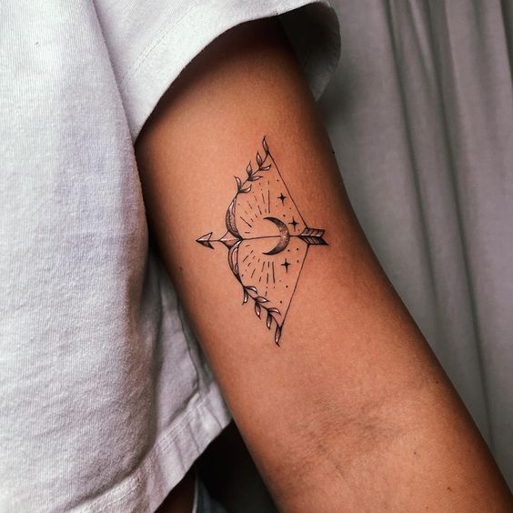 Tatouage Signe Sagittaire Avec Lune Et étoiles Sur Le Bras