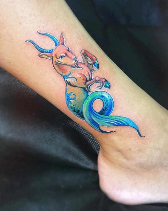 Tatouage Chèvre Capricorne Colorée Sur La Jambe