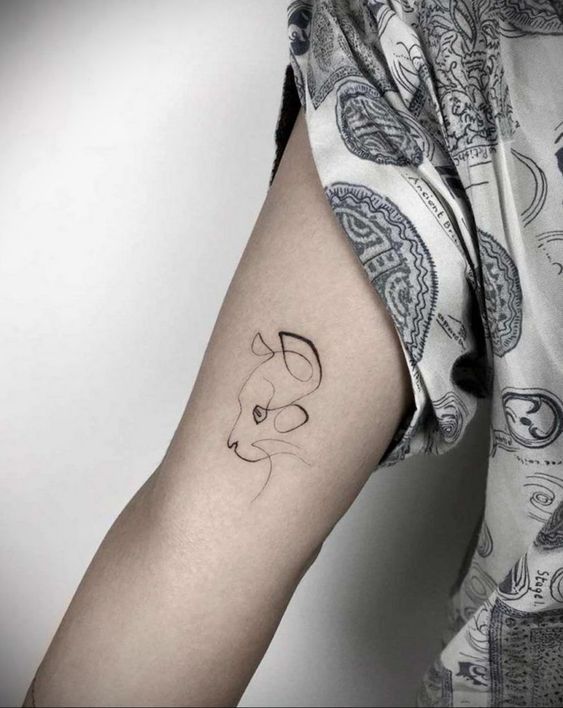 Tatouage Chat En Trait Unique Sur Le Bras