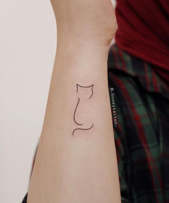 Tatouage Chat En Ligne Fine Sur L'avant Bras