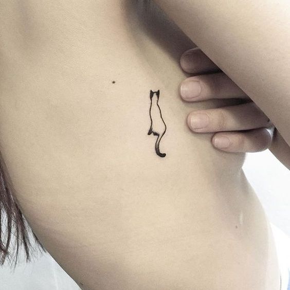 Tatouage Chat Discret Sur Les Côtes