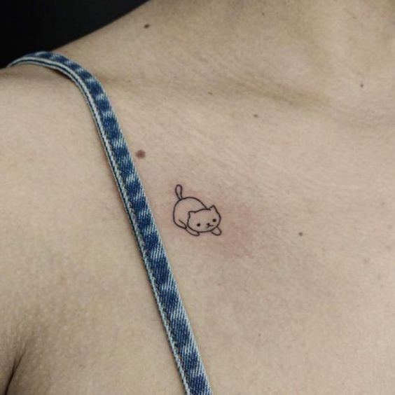 Tatouage Chat Discret Sur La Clavicule