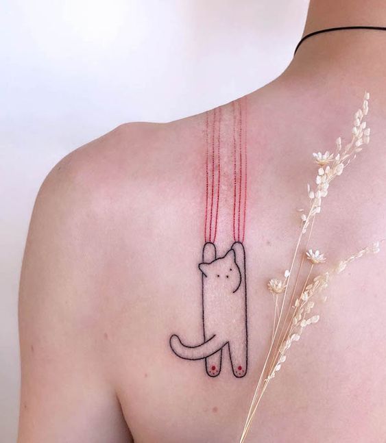 Tatouage Chat Et Griffures Sur Le Dos