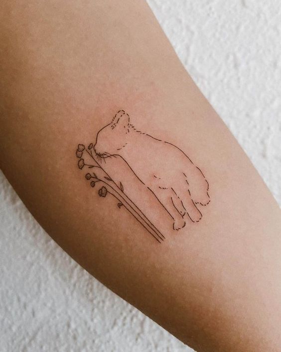 Tatouage Silhouette De Chat Et Fleurs Sur l'avant-bras