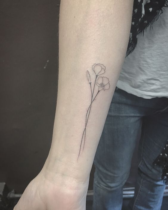 Tatouage Fleurs Minimalistes Avec Branches Sur L'avant Bras