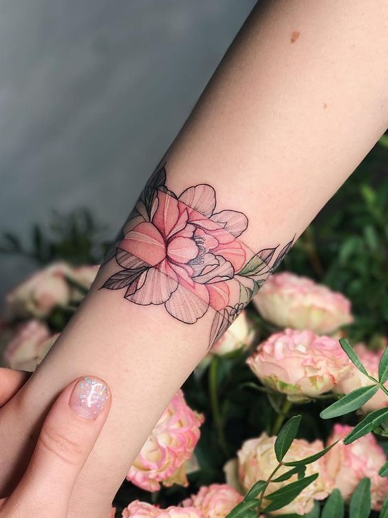 Tatouage Bracelet En Pivoine Sur L'avant Bras