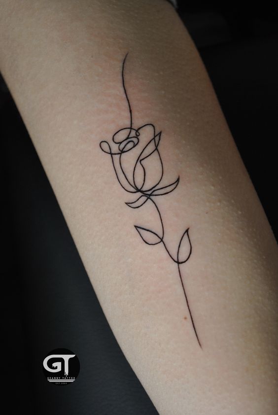 Tatouage Fleur En Trait Unique Sur L'avant Bras