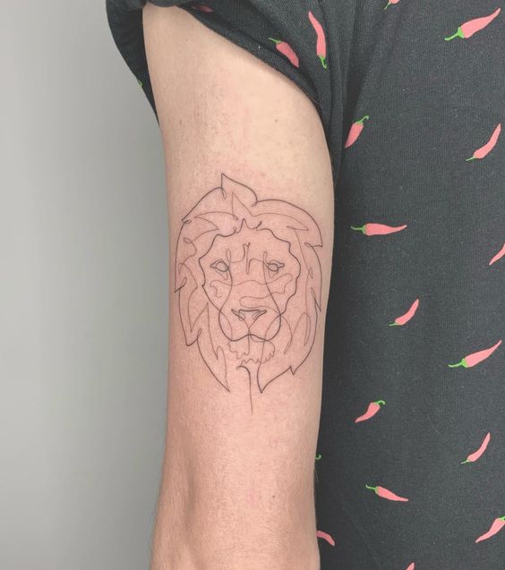 Tatouage Lion En Trait Unique Sur Le Bras