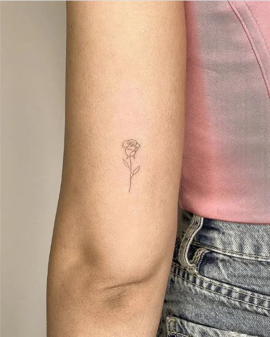 Tatouage Rose Minimaliste Discret Sur Le Bras