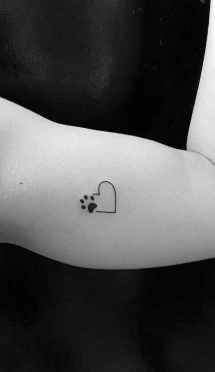 Tatouage Empreinte De Chien Et Coeur Sur Le Bras