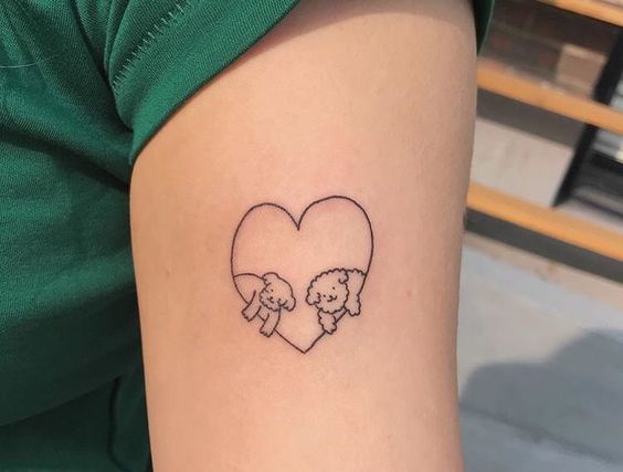 Tatouage Caniches Minimalistes Et Coeur Sur Le Bras