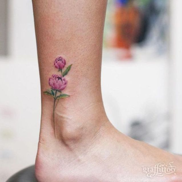 Tatouage Pivoines Roses Discrètes Sur La Cheville