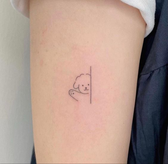 Tatouage Chiot Minimaliste Sur Le Bras
