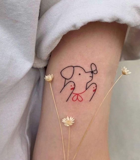 Tatouage Chiot Et Papillon Minimalistes Sur Le Bras