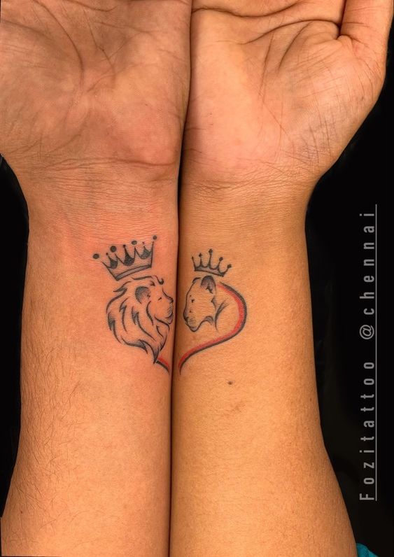 Tatouage Lion Et Lionne Pour Couple Sur Le Poignet